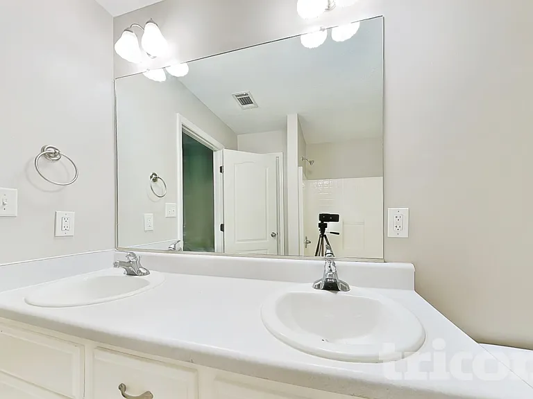 2124 Sylvan Lake Dr — Photo 7