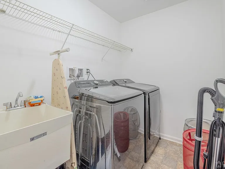 2474 N Canterbury Ln — Photo 37