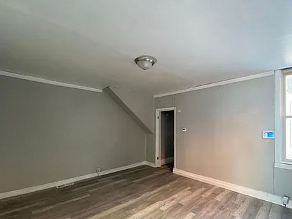 2nd image of 1733 & 1735 Edison Ave