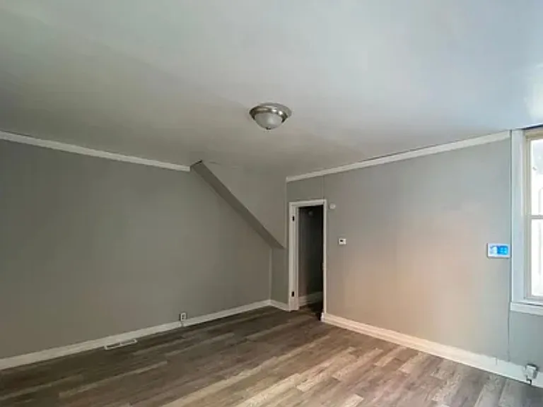 1733 & 1735 Edison Ave — Photo 2