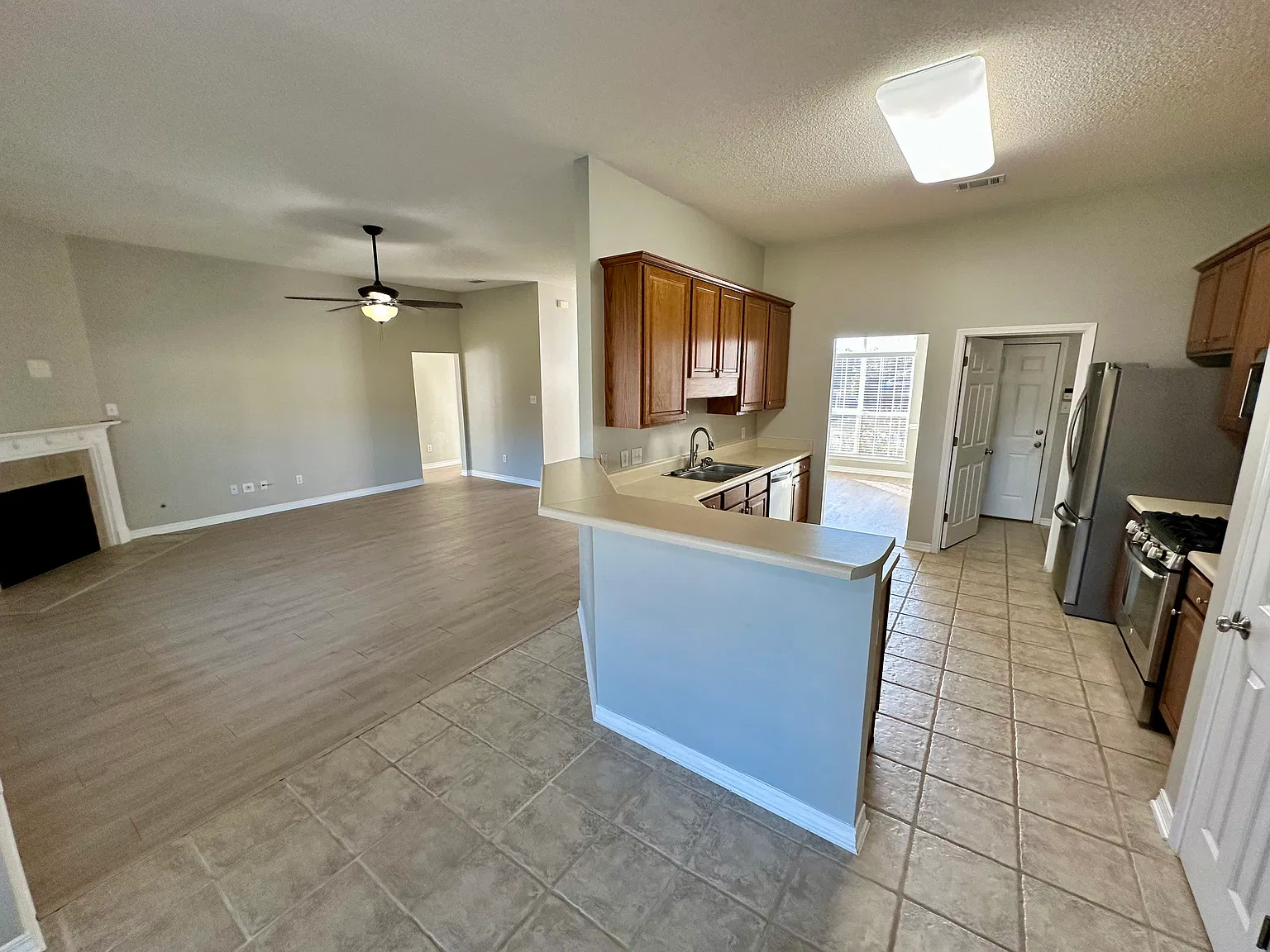 4 bed, 2250 sqft, $2,200 — Photo 3