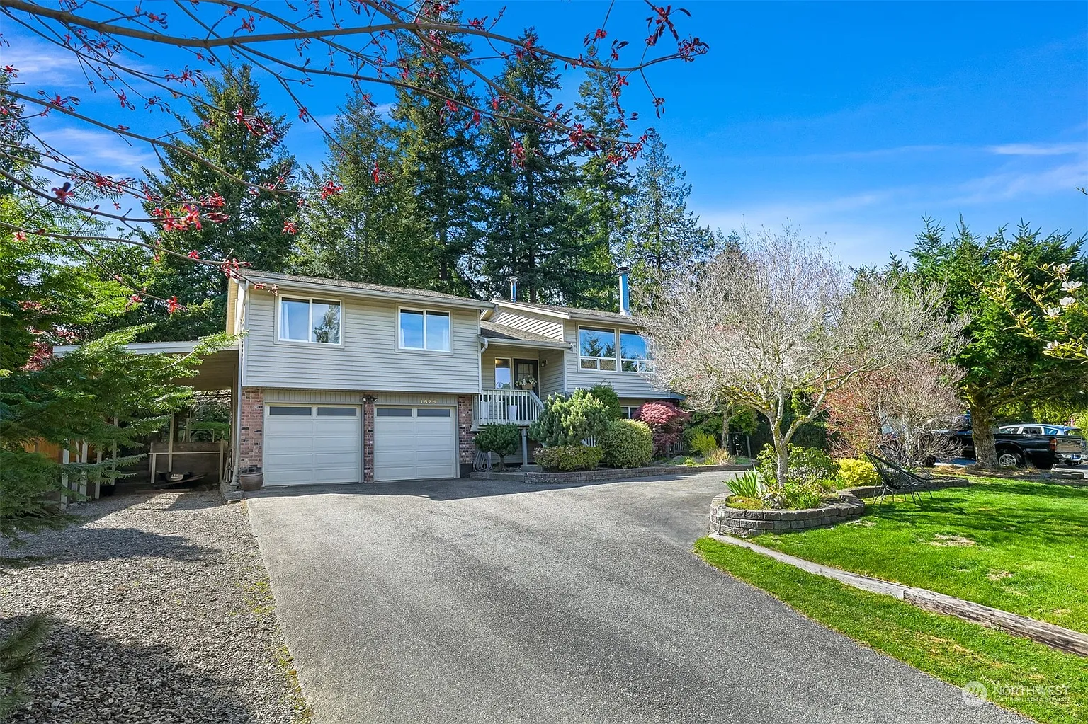 1529 Lowell Avenue photo 1