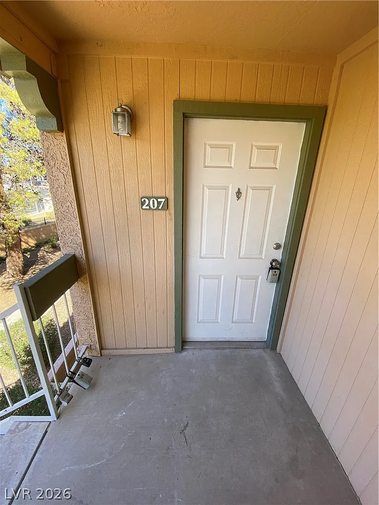1 bed, 1.0 bath, 668 sqft, $1,045 — Photo 3