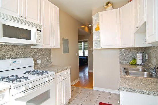 5th image of 2811 W Ainslie St #3W
