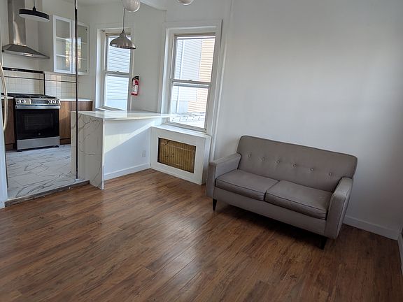 4th image of 87 Chestnut Ave APT 1