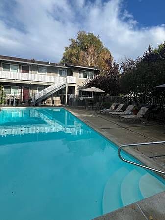 1st image of 1657 Ontario Dr APT 1