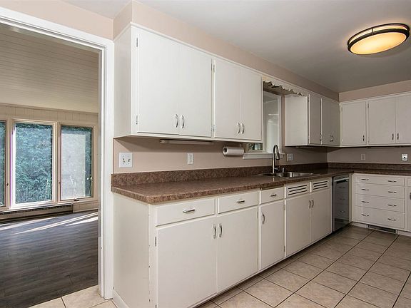 2nd image of 3516 Meadow Ln