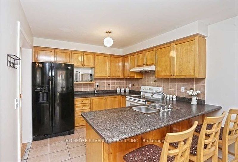Brampton House for rent - 3 Bedrooms — photo 5