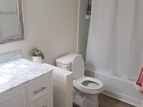 3rd image of 865 Merritt Dr APT 102