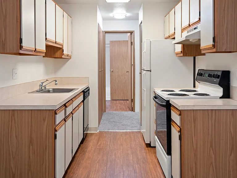 Glenbrook Apartments — Photo 26