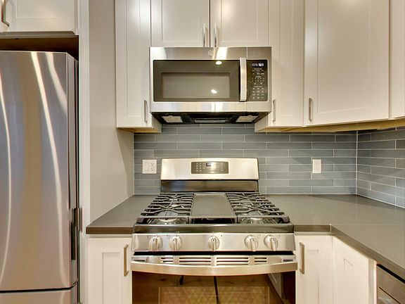 3rd image of 1050 Pine St APT 5
