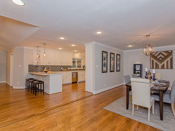 4th image of 4821 Briarbend Dr