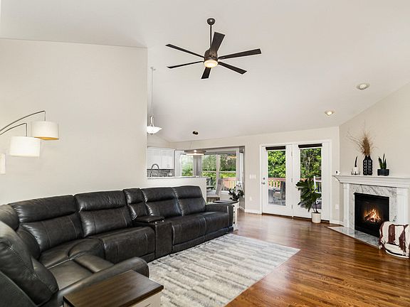 4th image of 2046 Glenview Dr