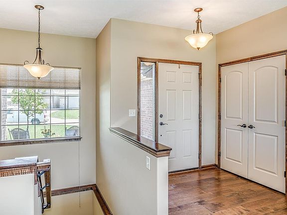 3rd image of 825 N Fairoaks Ct