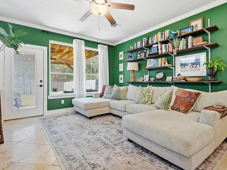 410 Peach St — Photo 12