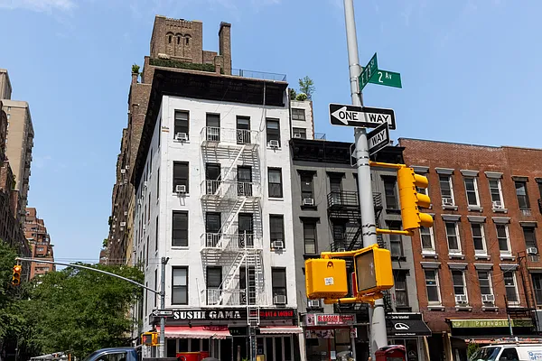 Rented by Douglas Elliman | media 8