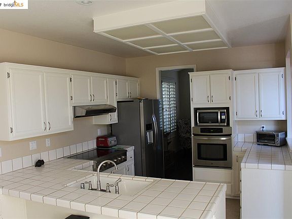 3rd image of 4604 Cove Ln