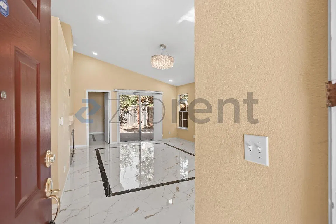3 bed, 1114 sqft, $4,500 — Photo 4