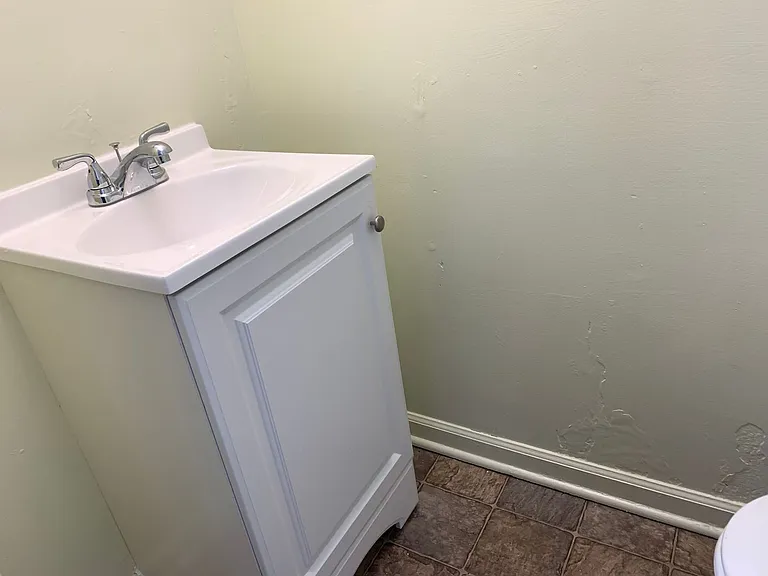 127 Holmes Cir — Photo 6