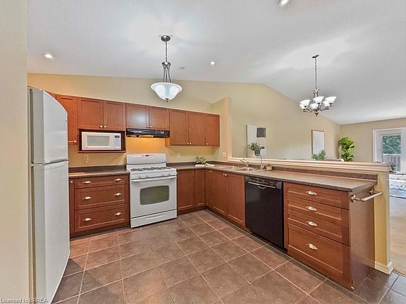 5th image of 35 Stratford Ter #35