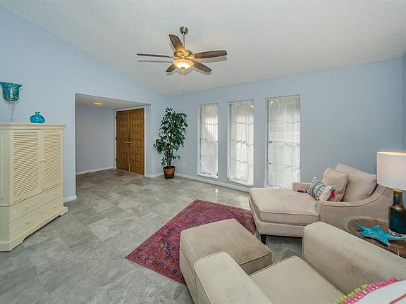 3rd image of 62 Bay Woods Dr