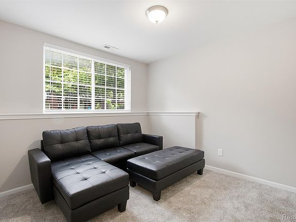 4th image of 3146 Promenade Cir
