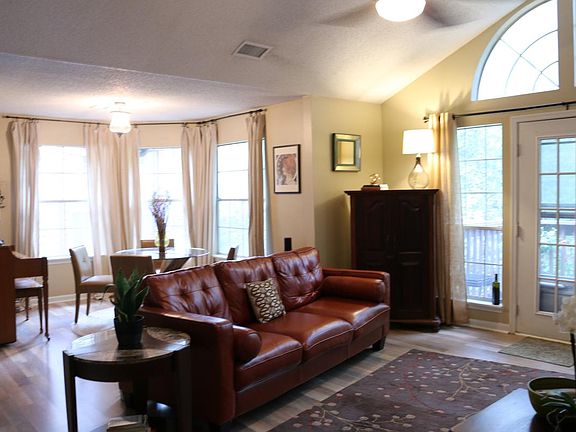 3rd image of 213 Saint Andrews Ct