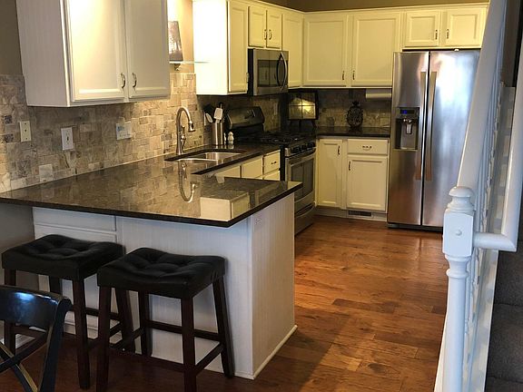 4th image of 498 Mission Hills Way E