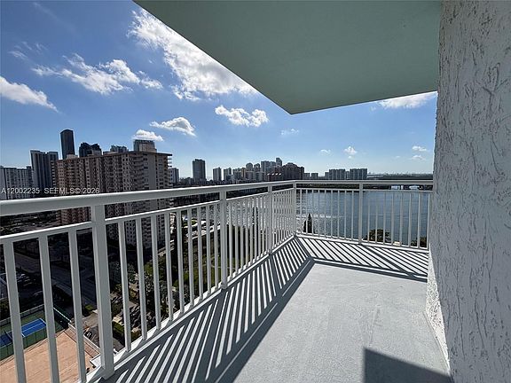 3rd image of 301 174th St APT 1912