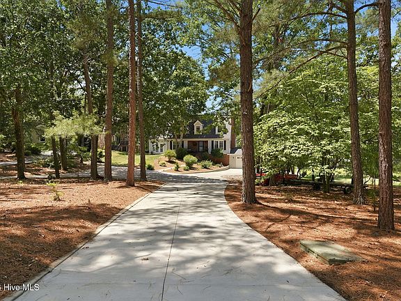 3rd image of 138 Overlook Drive
