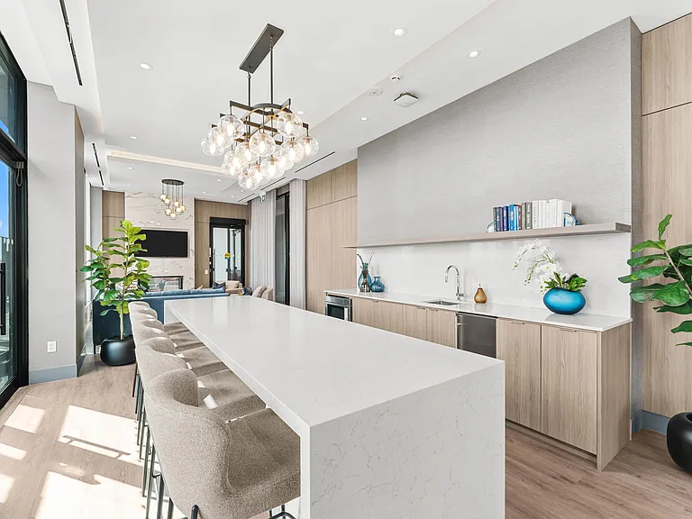 500 Upper Wellington St — Photo 50