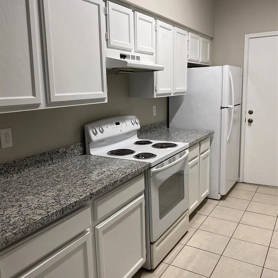 2 bed, 2.5 bath, 1470 sqft, $1,800 — Photo 2