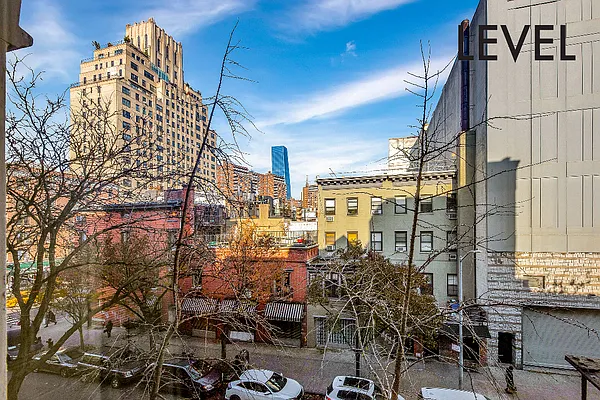 Sold by Level Group | media 12