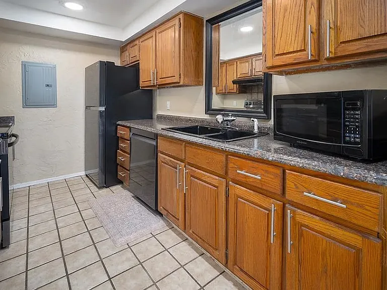 11120 Stratford Dr #214 — Photo 2