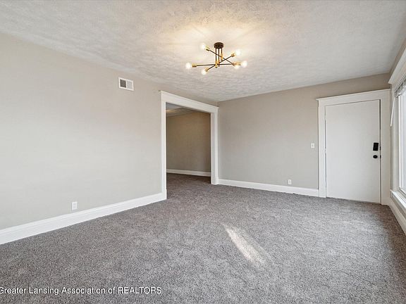 4th image of 900 Eureka St