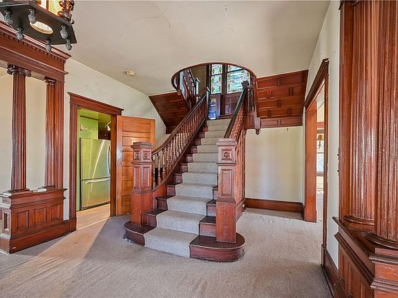33rd image of 616 E Main St
