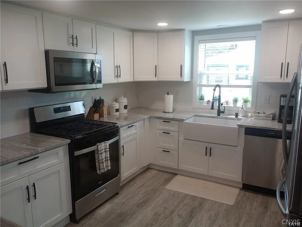 4 bed, 3.0 bath, 2091 sqft, $3,499 — Photo 2
