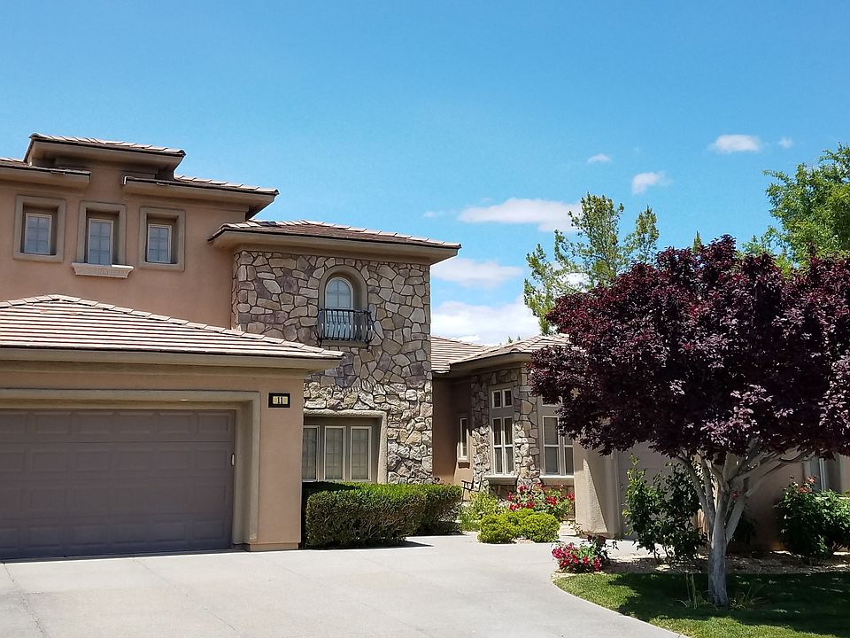 1st image of 11 Plum Hollow Dr