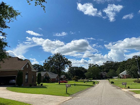 4th image of 9470 Lake Woods Dr