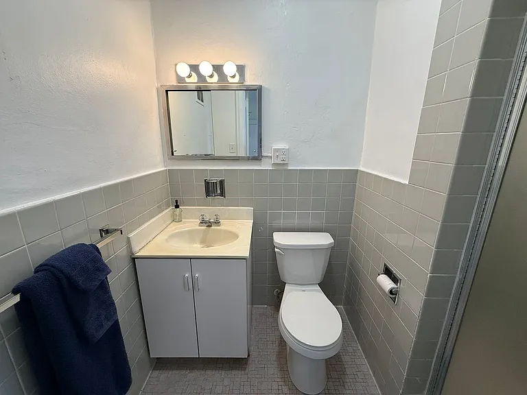 New King Edward Apartments — Photo 420