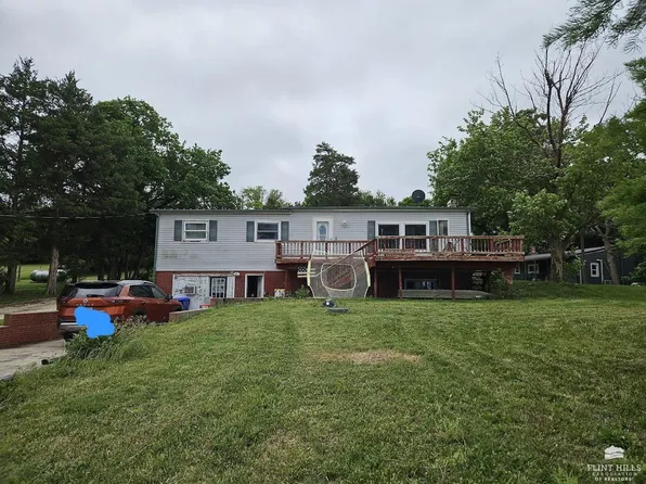 481 Sun Ln, Herington, KS 67449