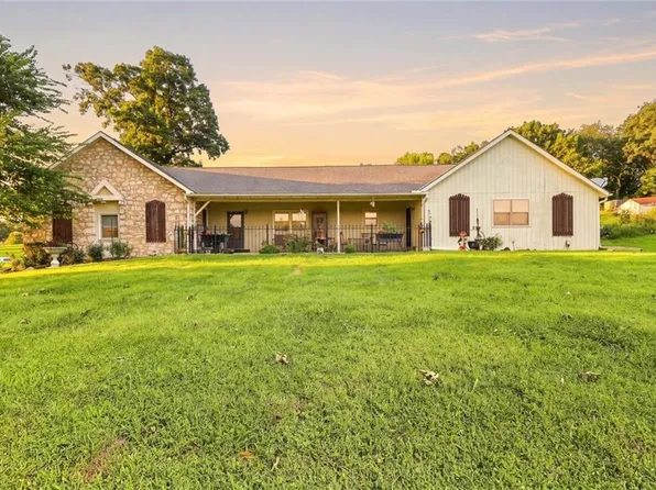 18676 Logan Rd, Leavenworth, KS 66048