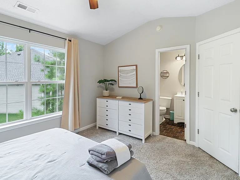504 Auburn Square Dr — Photo 2