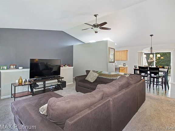 3rd image of 7386 Valley Dr