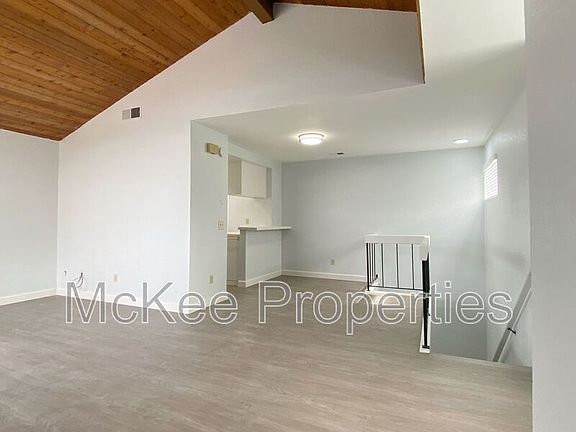 3rd image of 4534 W Point Loma Blvd