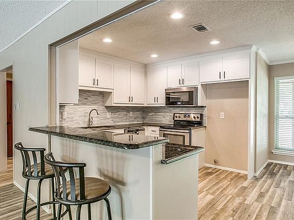 3rd image of 2805 Canyon Dr