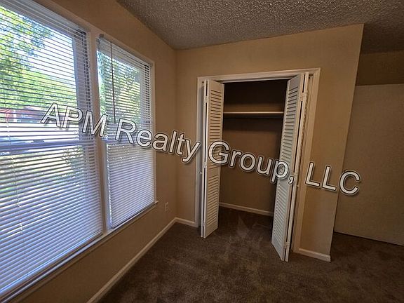 4th image of 47 Woodpond Ct