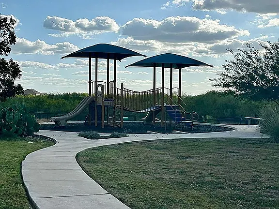 CLUB HOUSE PLAY GROUND