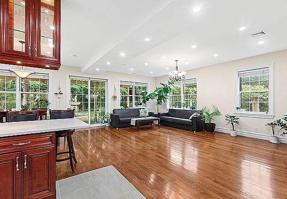 4th image of 6024 Huxley Ave #1