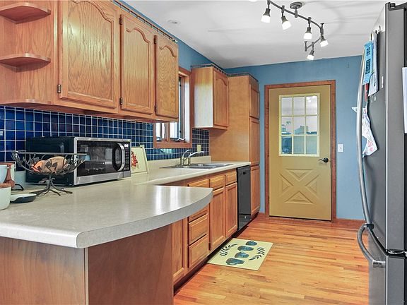 4th image of 114 N Applegate Rd